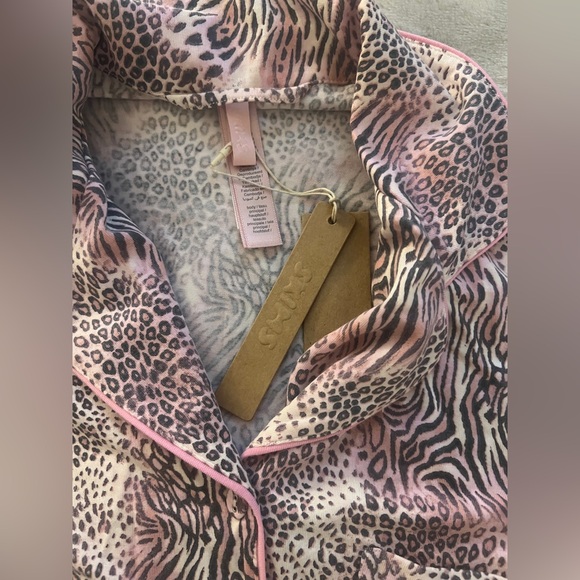 Skims Valentines Day- bloom Pajamas NWT - Picture 10 of 11